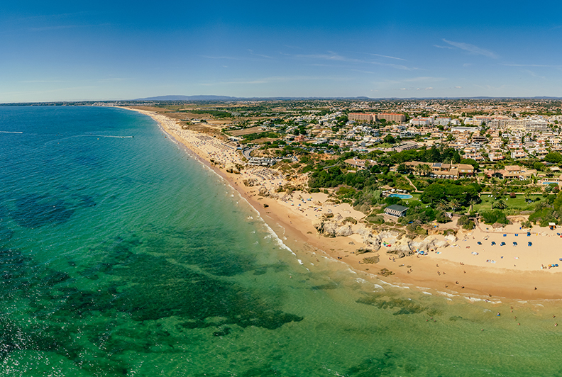 Algarve: Privacidade, natureza e exclusividade junto ao mar.